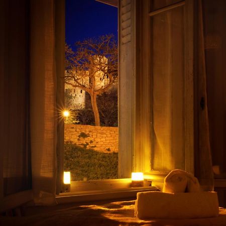 شقة Le Pied A Terre De La Cite - Parking Au Pied De La Cite قرقشونه الغرفة الصورة