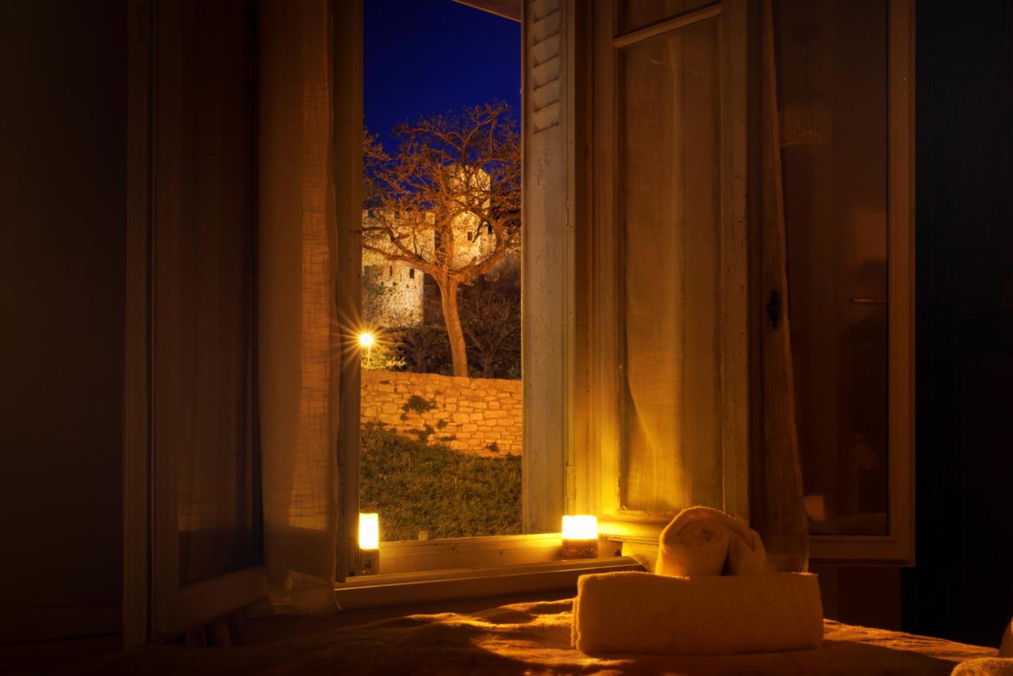 شقة Le Pied A Terre De La Cite - Parking Au Pied De La Cite قرقشونه الغرفة الصورة